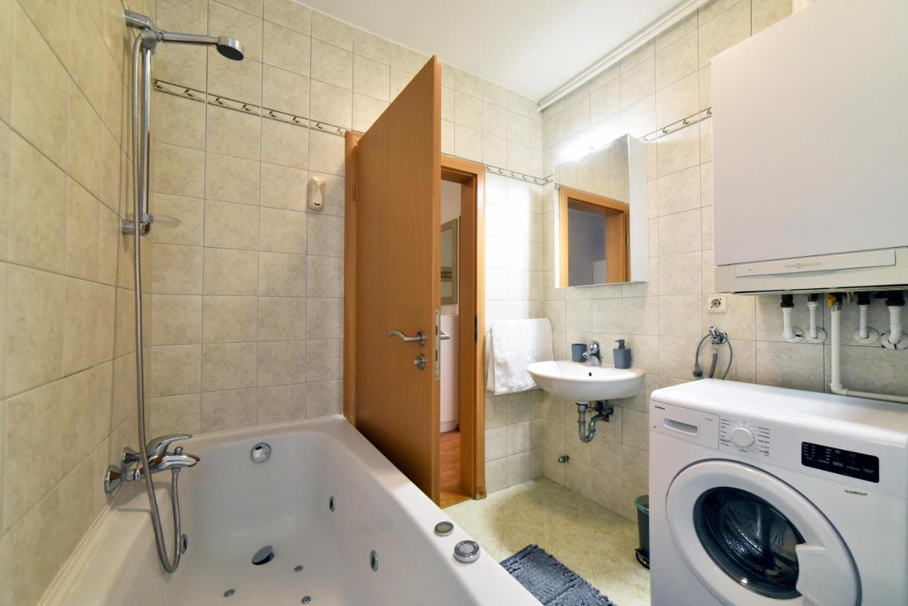Lxxvii Appartement *
